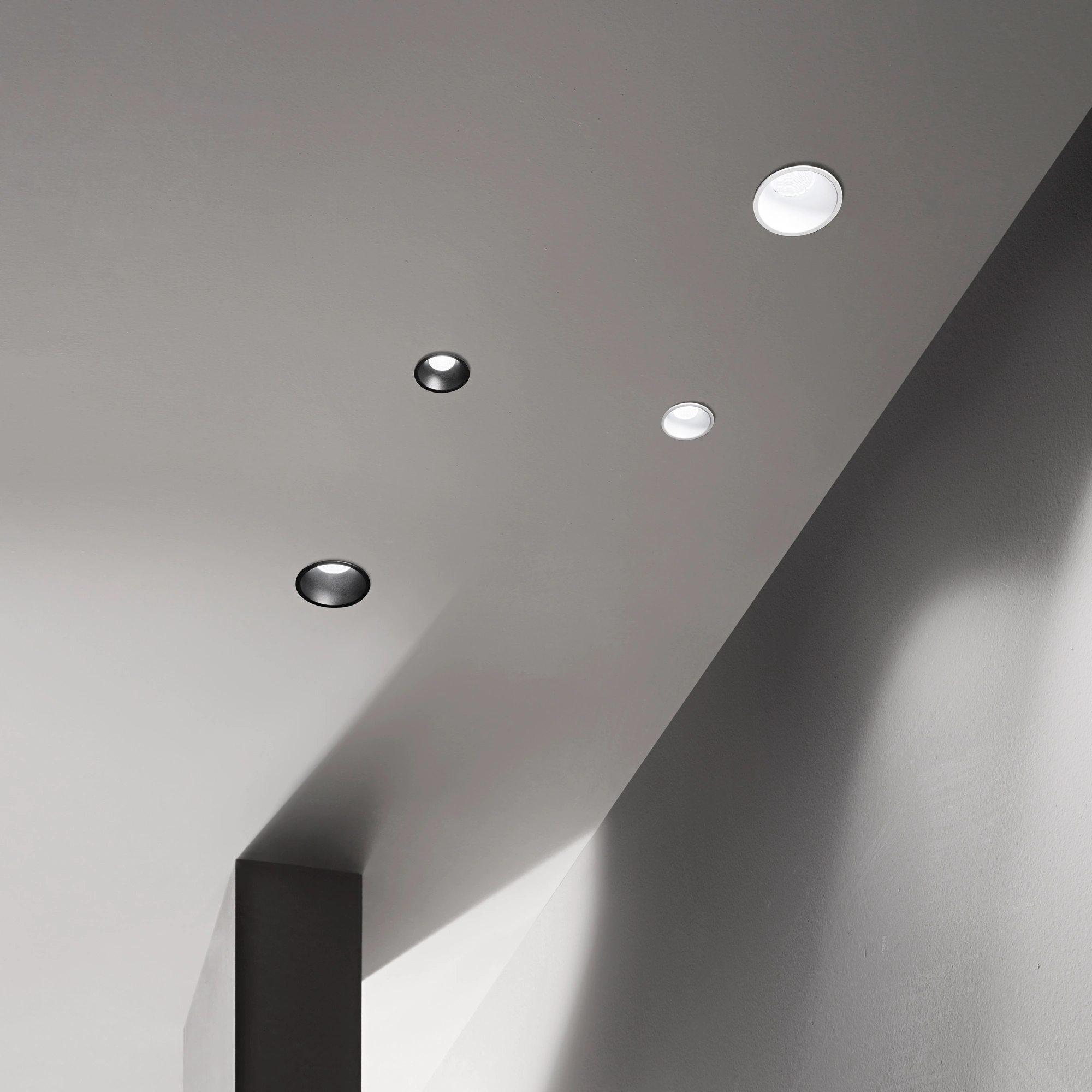 Intec Stropni LED reflektor QUARK 12W 3000/4000K Ø75mm Crni