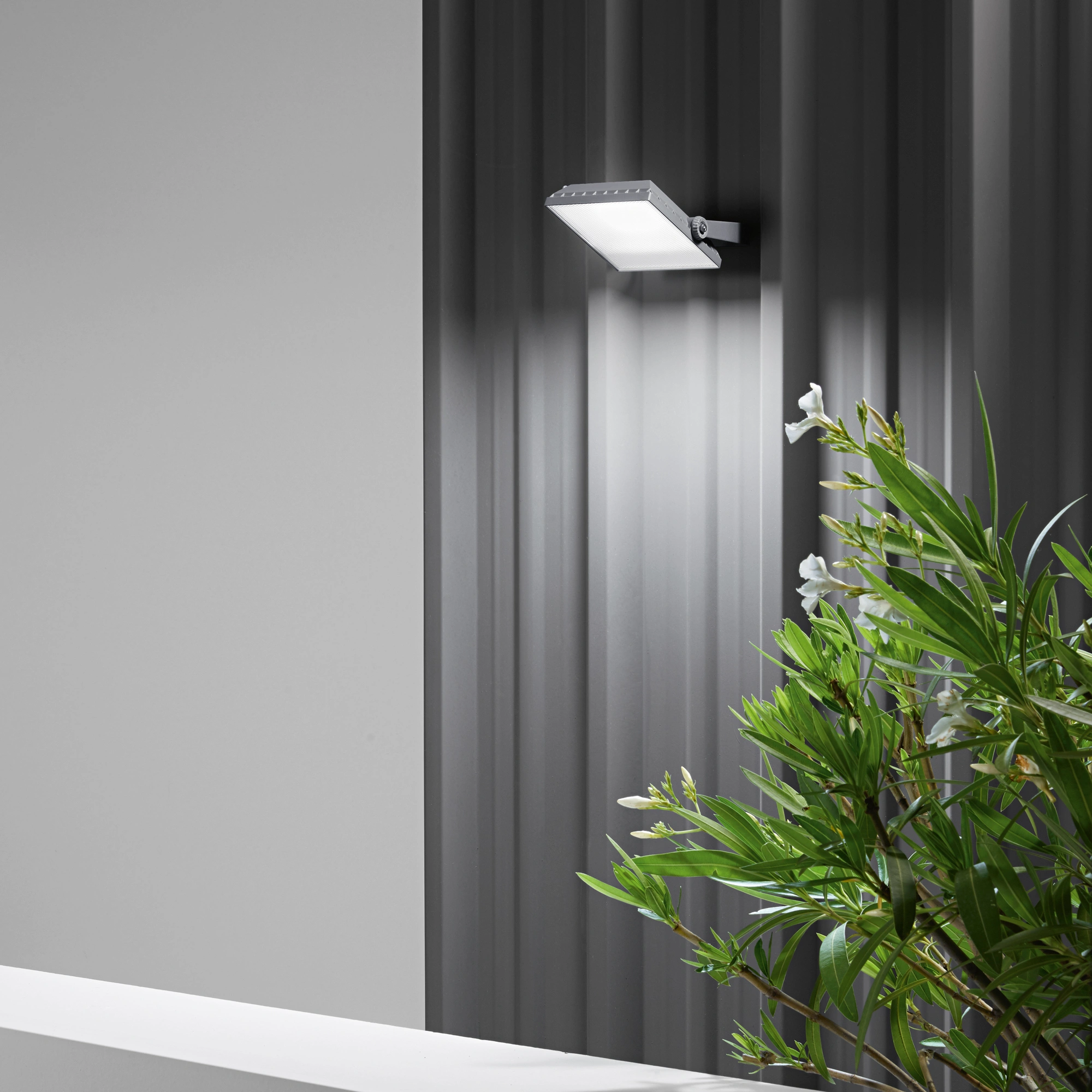 Intec Zidni LED reflektor AXEL sa senzorom 1x10W 3000/4000K Aluminij Srebrni