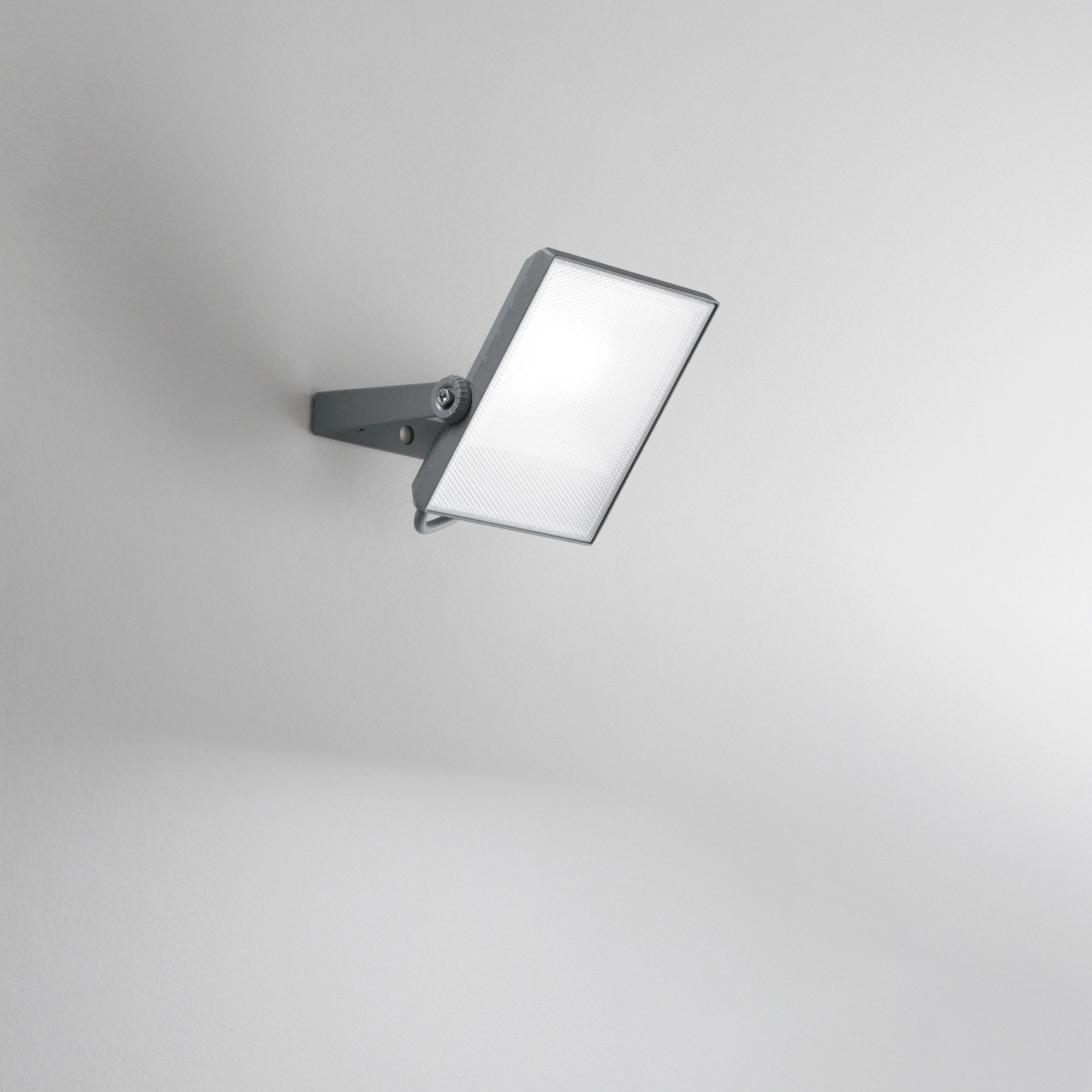 Intec Zidni LED reflektor AXEL sa senzorom 1x30W 3000/4000K Aluminij Srebrni