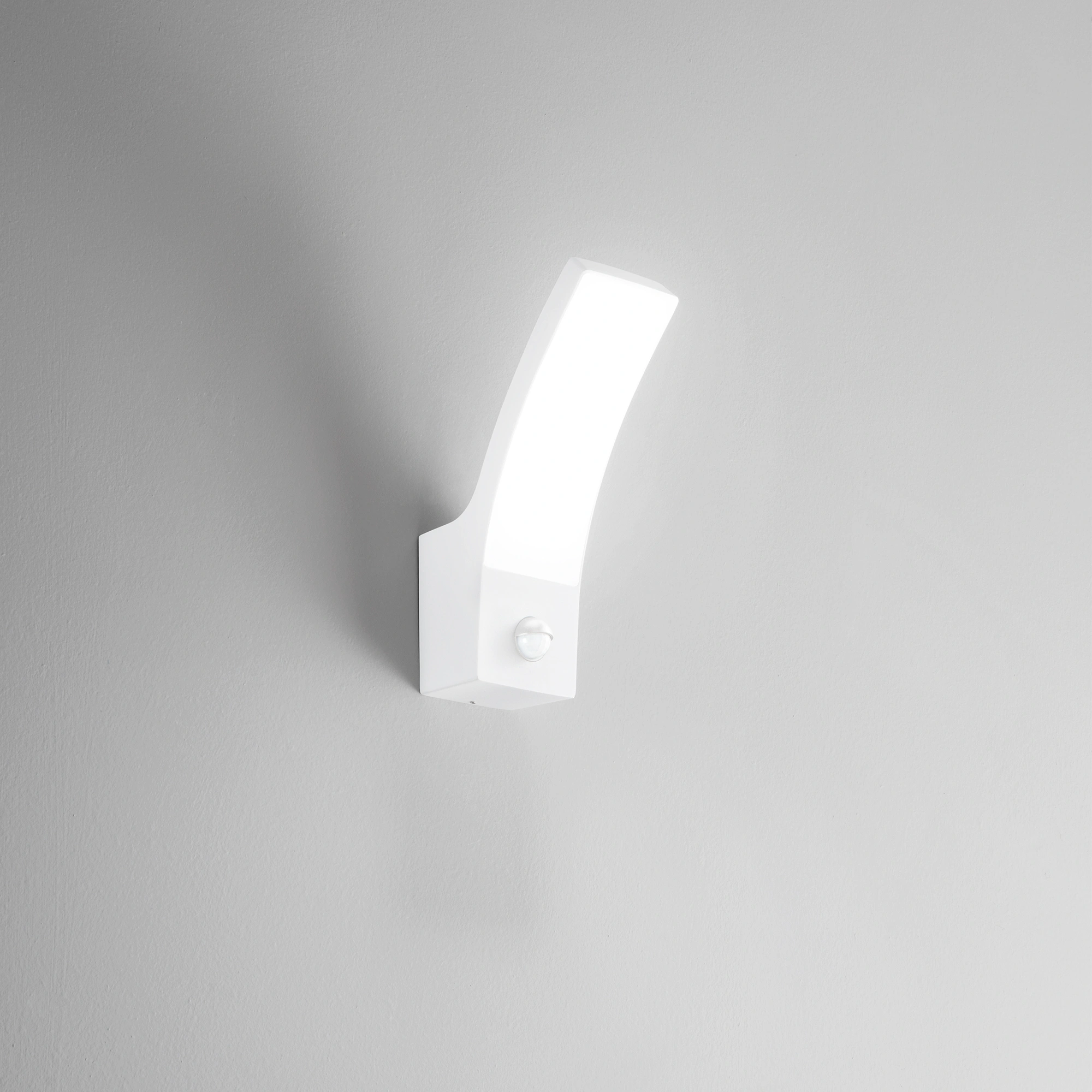 Intec Zidna LED lampa sa senzorom SAIL 1x12W Aluminij Bijela