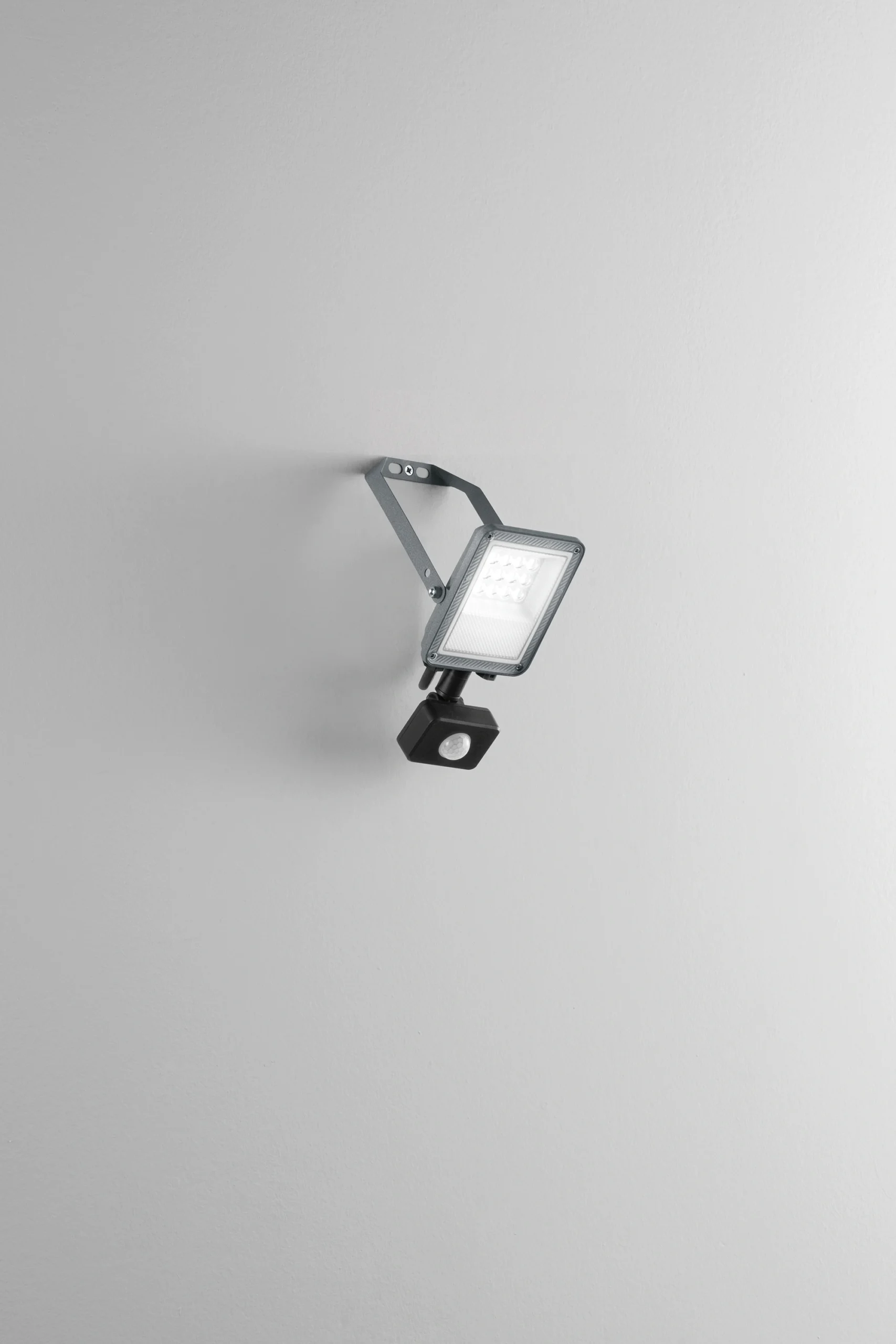 Intec Zidni LED reflektor ESUS sa senzorom 1x10W 3000/4000/6500K Aluminij Srebrni